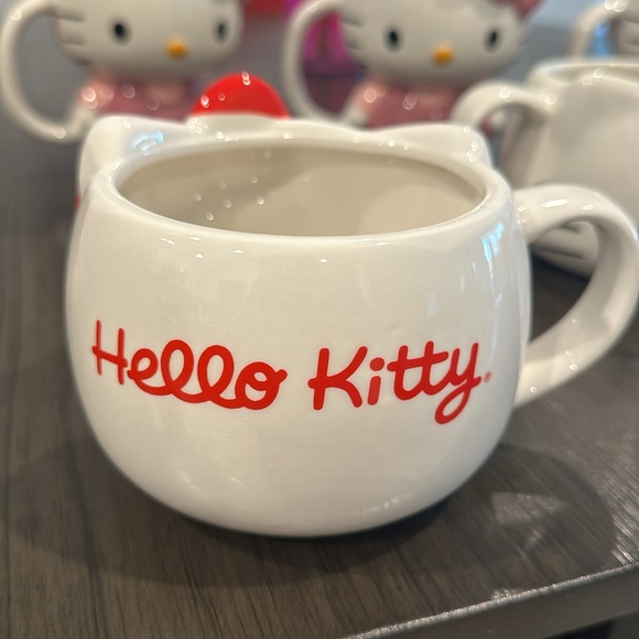 Ceramic Hello Kitty Mugs!! - Picture 3 of 6